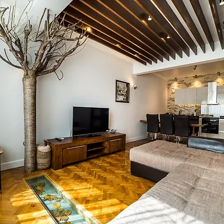 Antique Theatre 2 Apartment
